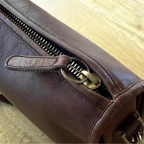 Vintage COACH 70s 80s Carnival Crossbody Brown Leather Small/Med Bag - Picture 14 of 16